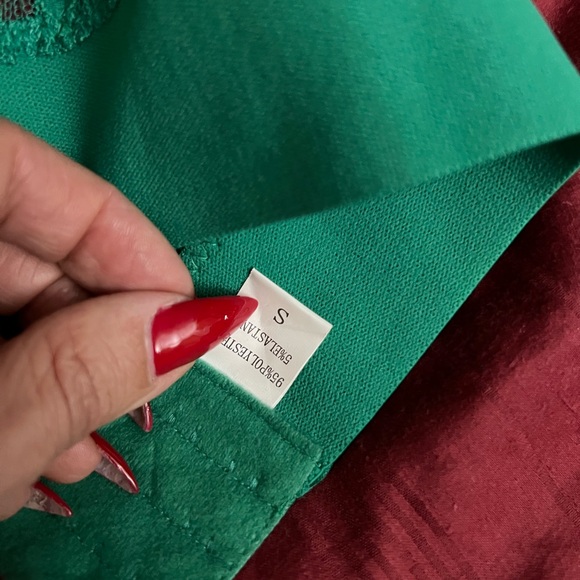 Green lingerie set worn once for photoshoot: bra, panties & garter - Picture 6 of 8